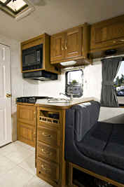 Wohnmobil USA Kanada Innen Komfort Cruise America CT22 mieten preiswert TRAVELHIT.COM